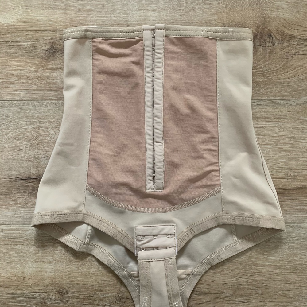 EUC Bellefit Cheekster Corset. For postpartum.